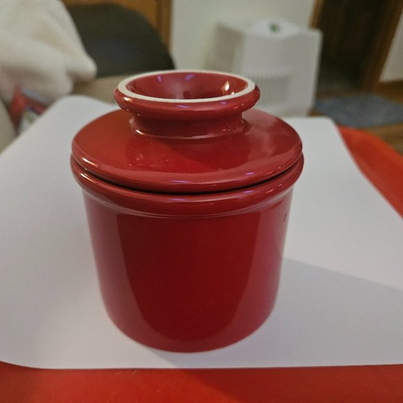 the original butter bell crock Tremain inc. glossy red great condition - Picture 1 of 7
